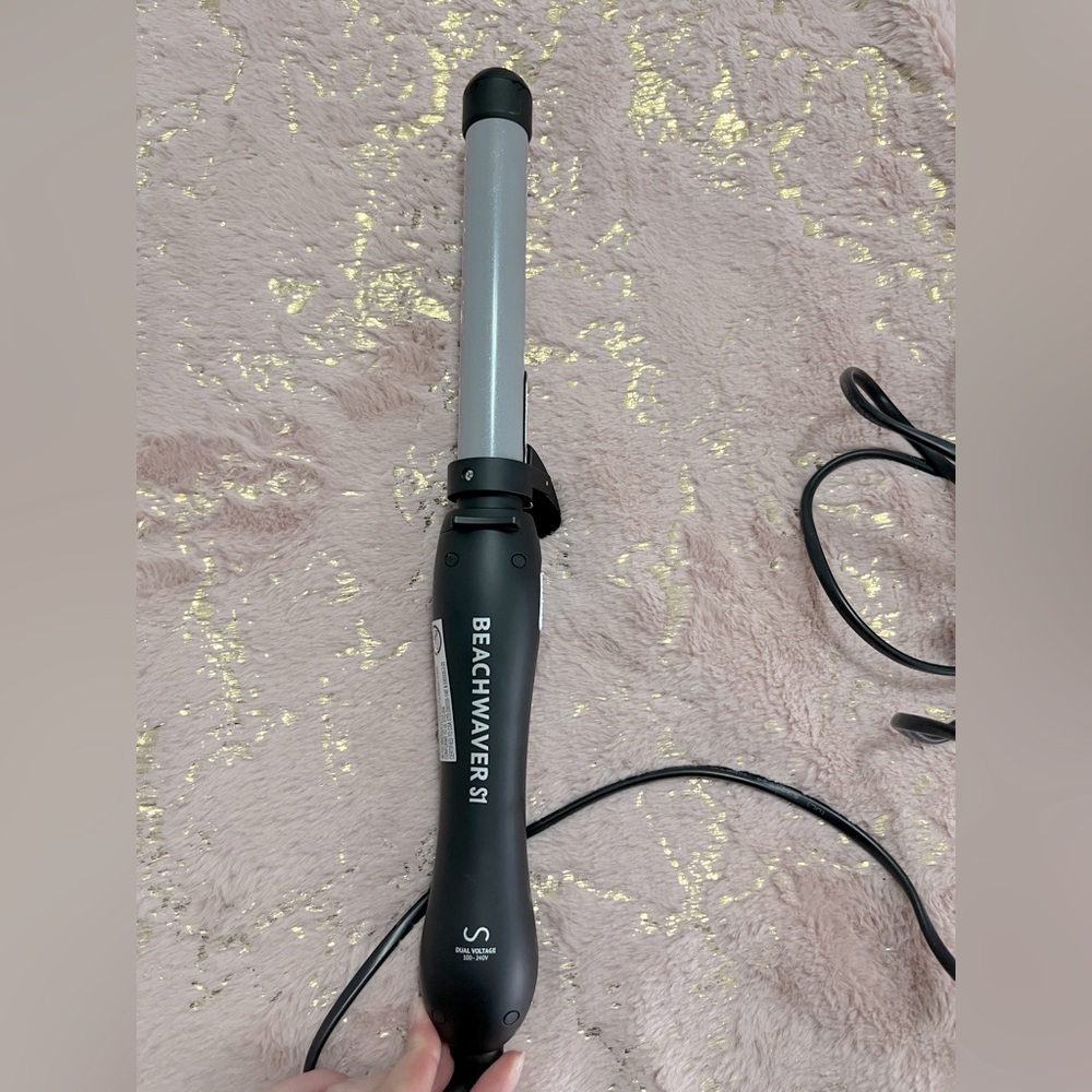 BEACHWAVER S1 DUAL VOLTAGE BLACK
ROTATING CURLING IRON